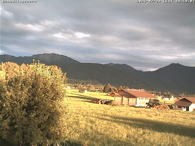 Webcam Benediktbeuern mit Blick auf die Benediktenwand, Rabenkopf und Jochberg - Panoramablick Richtung Süden - Nähe Kochelsee, Walchensee und Bad Tölz